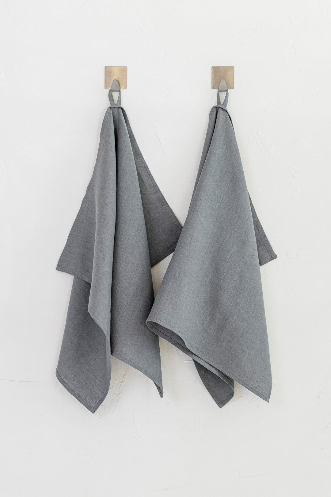Set Of 2 Hanging Linen Tea Towels In Grey Color - Daily Linen