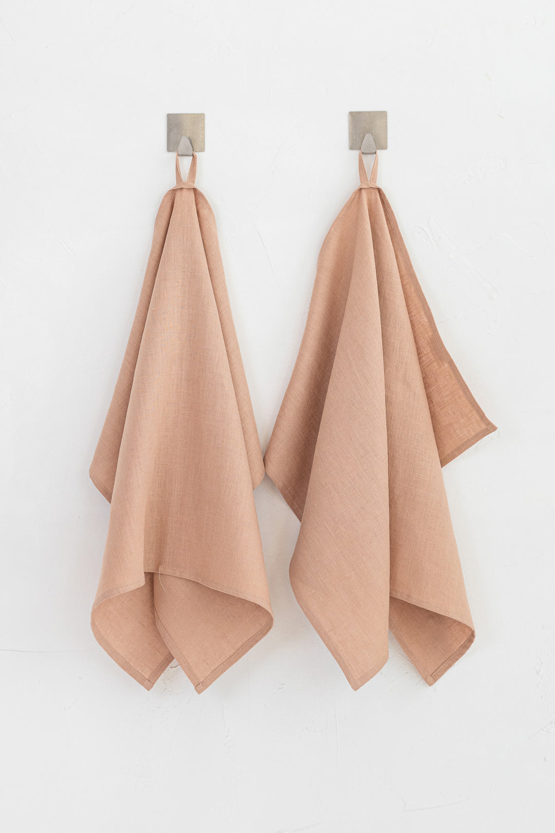 Set Of 2 Hanging Linen Tea Towels In Powder Color - Daily Linen