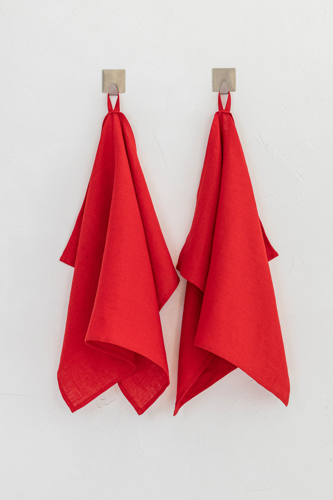 Set Of 2 Hanging Linen Tea Towels In Red Color - Daily Linen