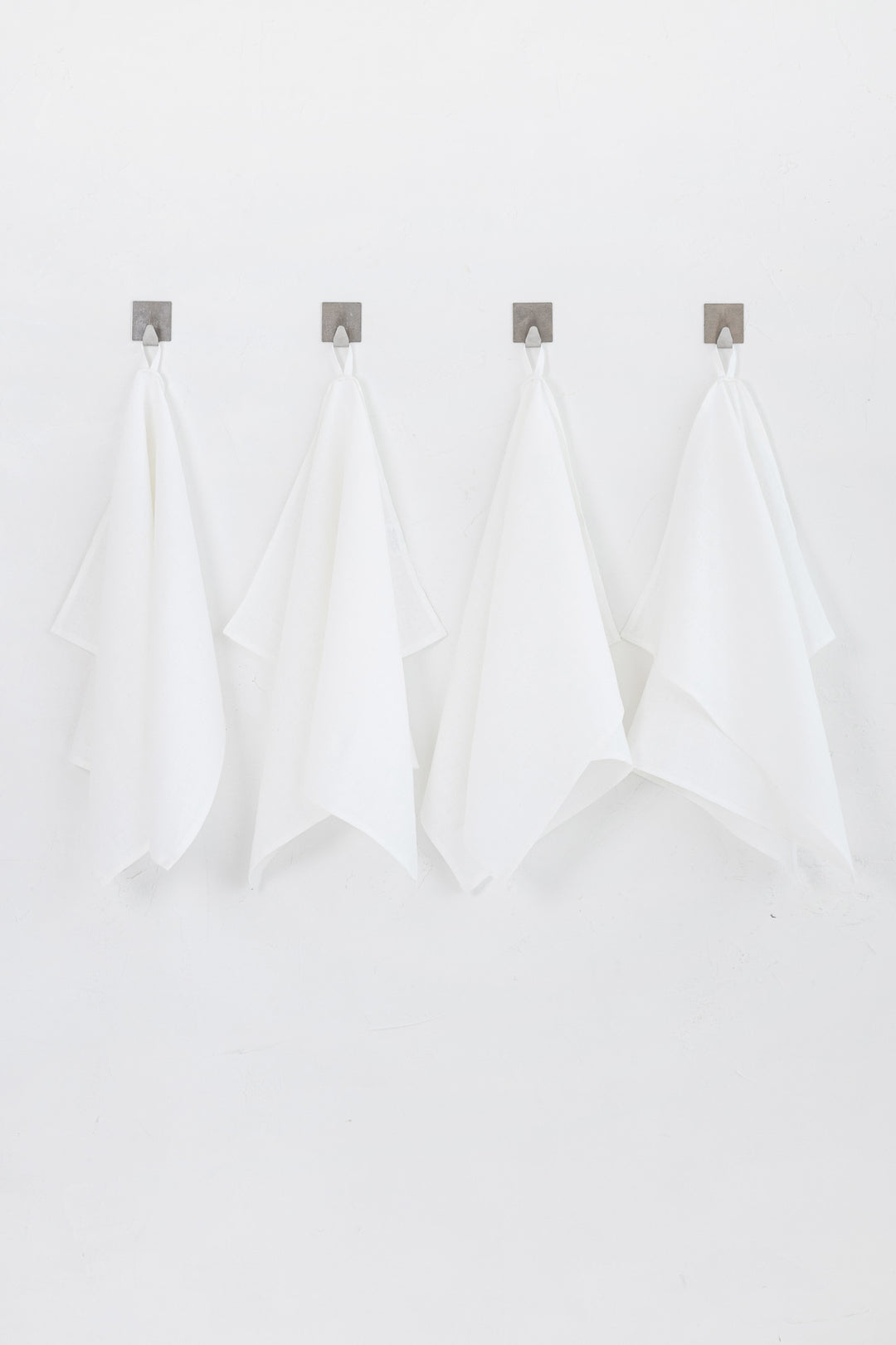 Set Of 4 Hanging Linen Tea Towels In White Color - Daily Linen