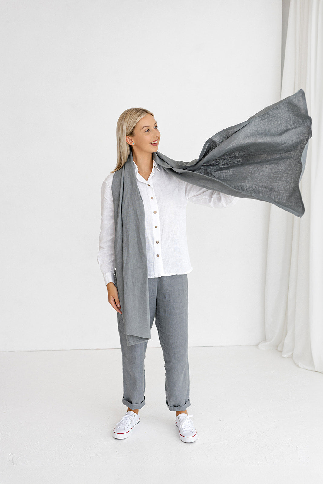 Model Demonstrates Linen Scarf In Grey Color Made By Daily Linen 2