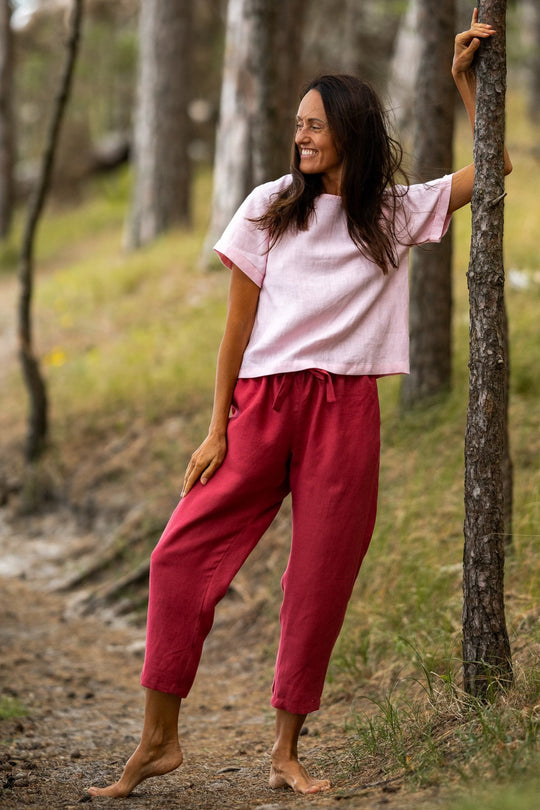 Model Wears Linen Pants Ieva In Raspberry Color - Daily Linen