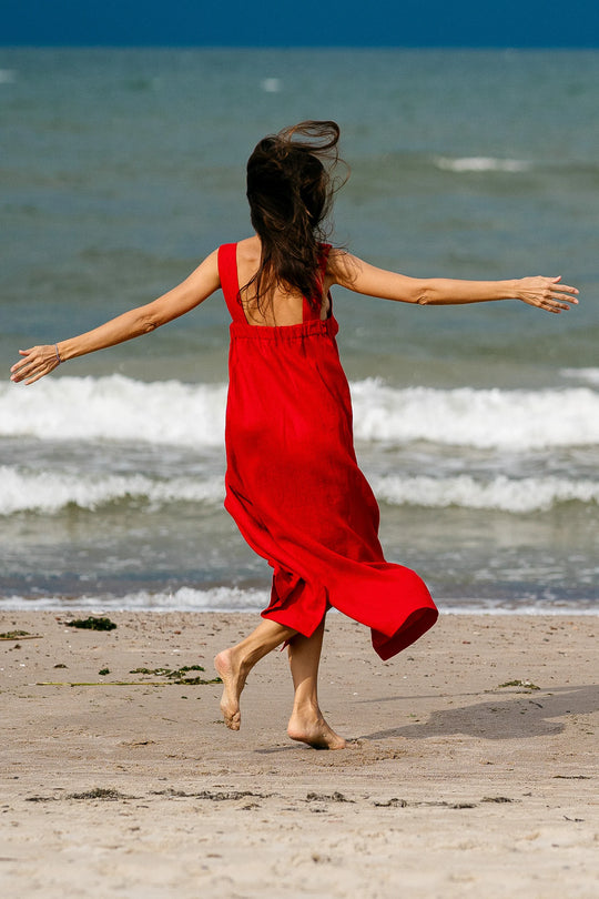 Model Wears Linen Strap Maxi Dress Adele In Red Color 4