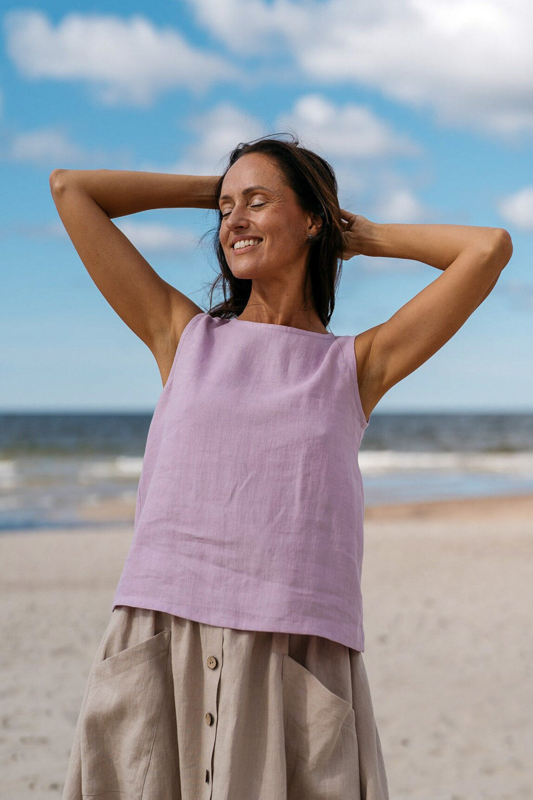 Model Demonstrates Linen Tank Top Teide In Lavender Color - Daily Linen