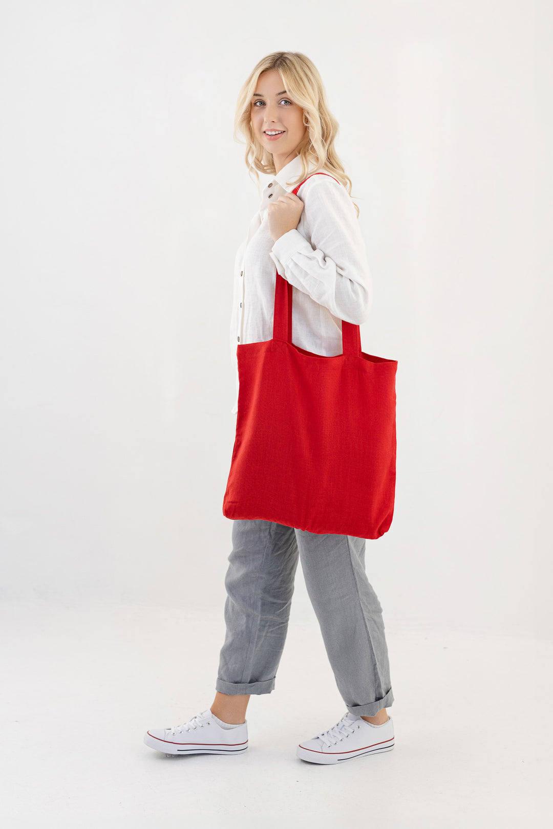 Model Demonstrates Linen Tote Bag In Red Color - Daily Linen