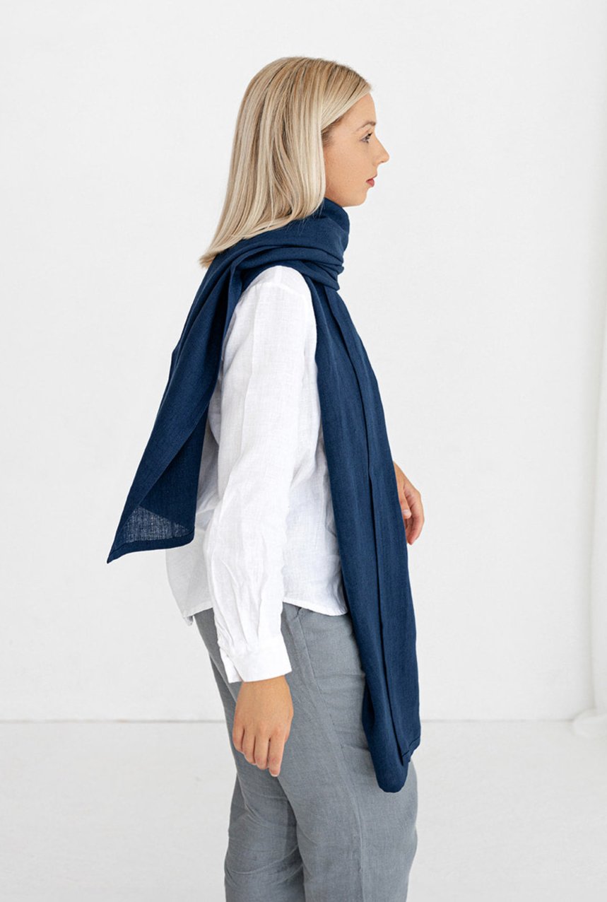 Model Demonstrates Linen Scarf In Midnight Blue Color Made By Daily Linen 1