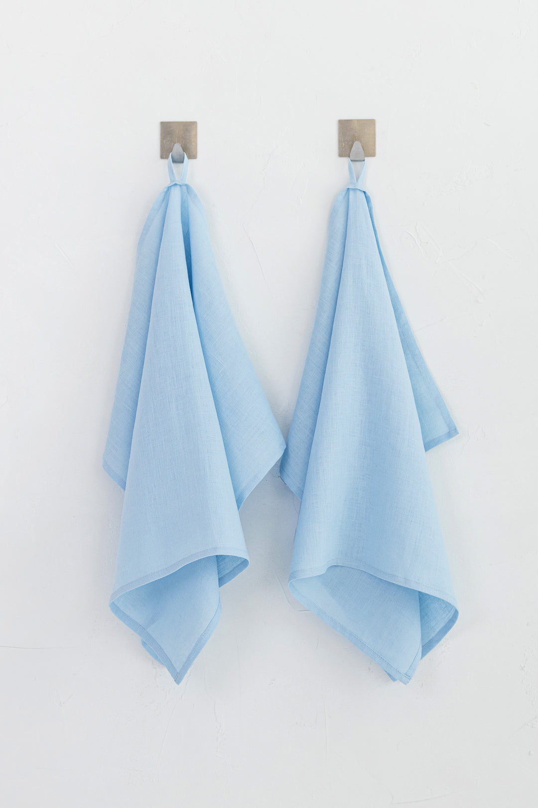 Set Of 2 Hanging Linen Tea Towels In Sky Blue Color - Daily Linen