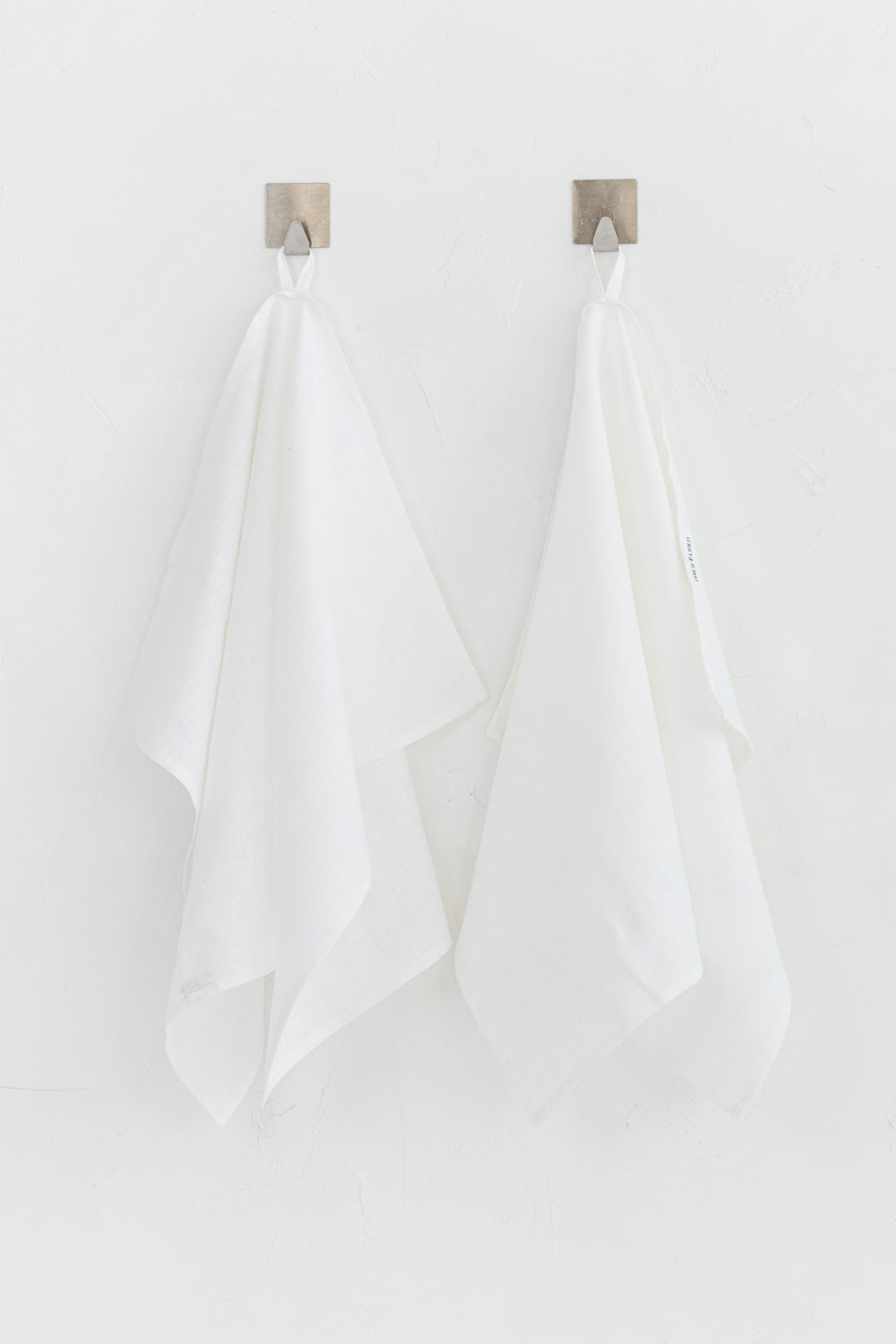 Set Of 2 Hanging Linen Tea Towels In White Color - Daily Linen