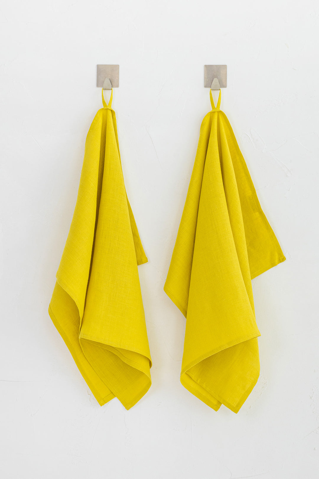 Set Of 2 Hanging Linen Tea Towels In Yellow Color - Daily Linen