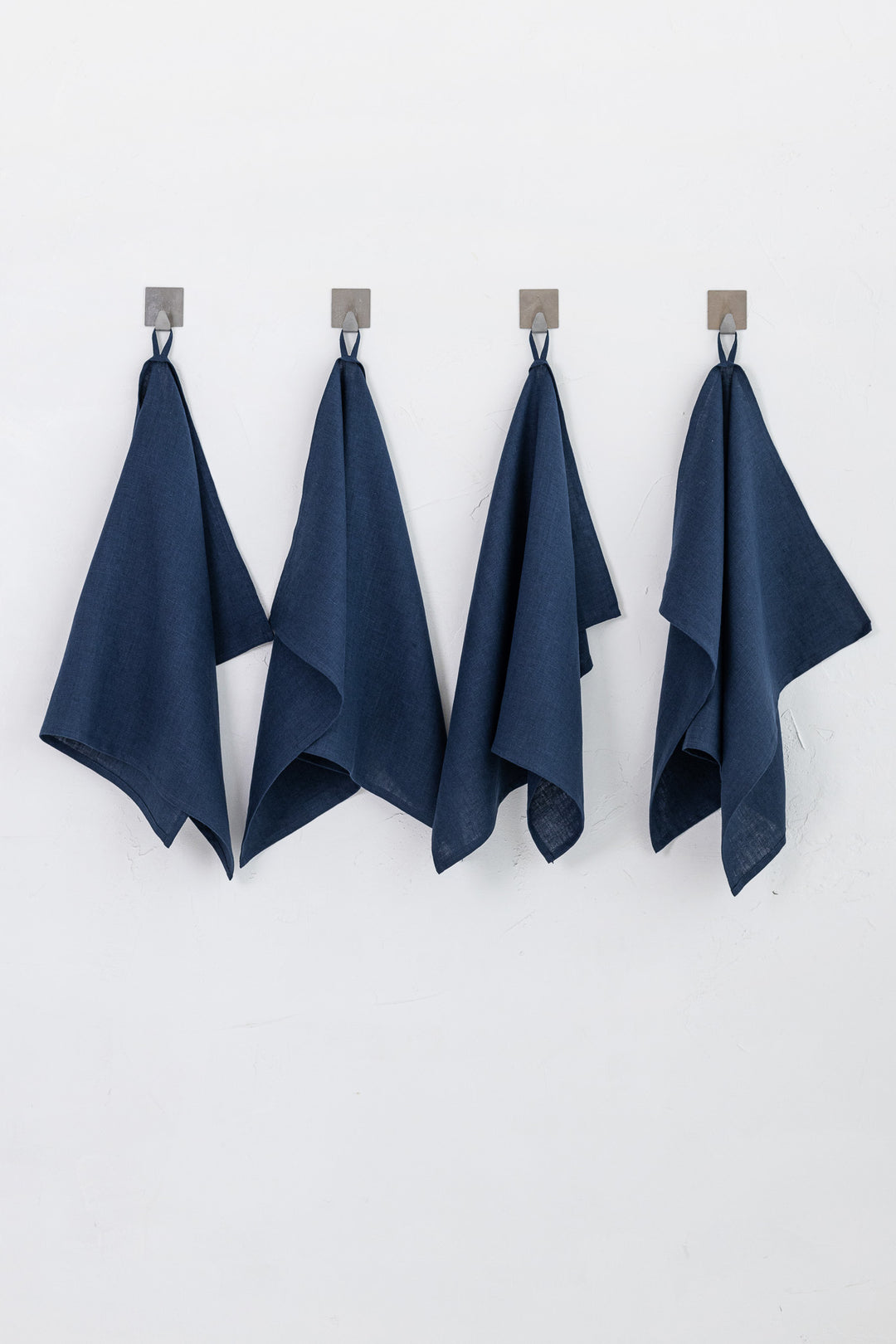 Set Of 4 Hanging Linen Tea Towels In Midnight Blue Color - Daily Linen