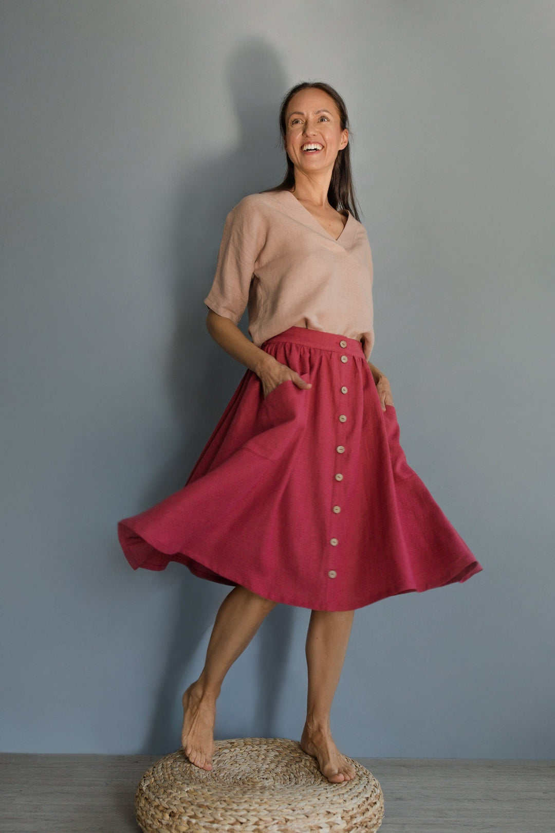 Women wears boxy linen top in powder color