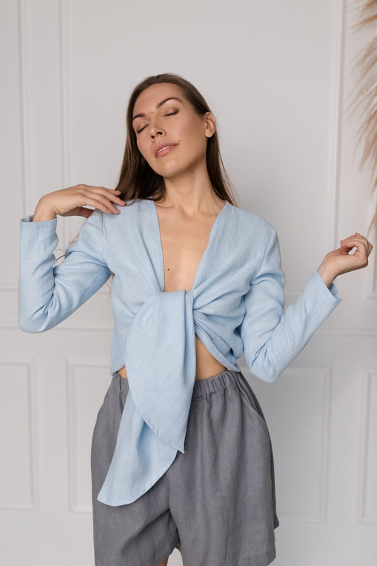 Model Demonstrate Linen Loose Shorts Ashley In Grey Color 3