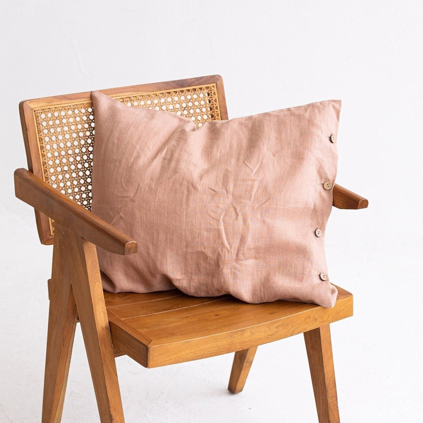 Linen Pillowcase With Buttons In Powder Color - Daily Linen