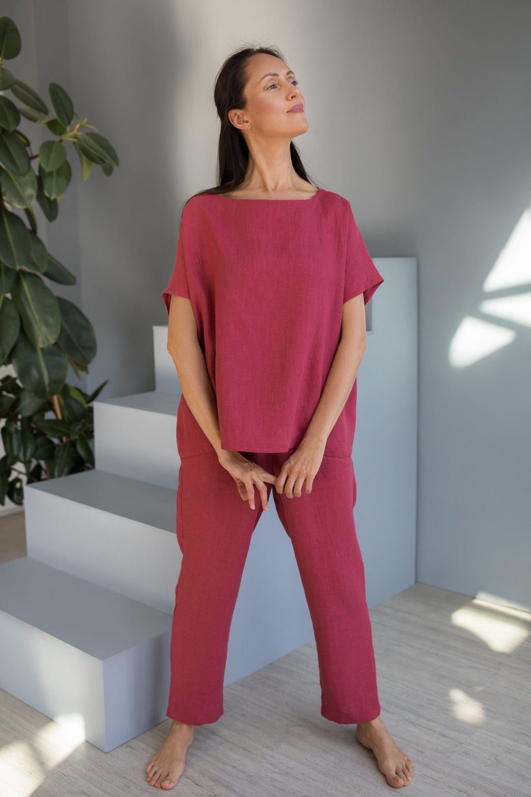 Model Wears Linen Pleated Pants Julia In Raspberry Color 4 - Daily Linen