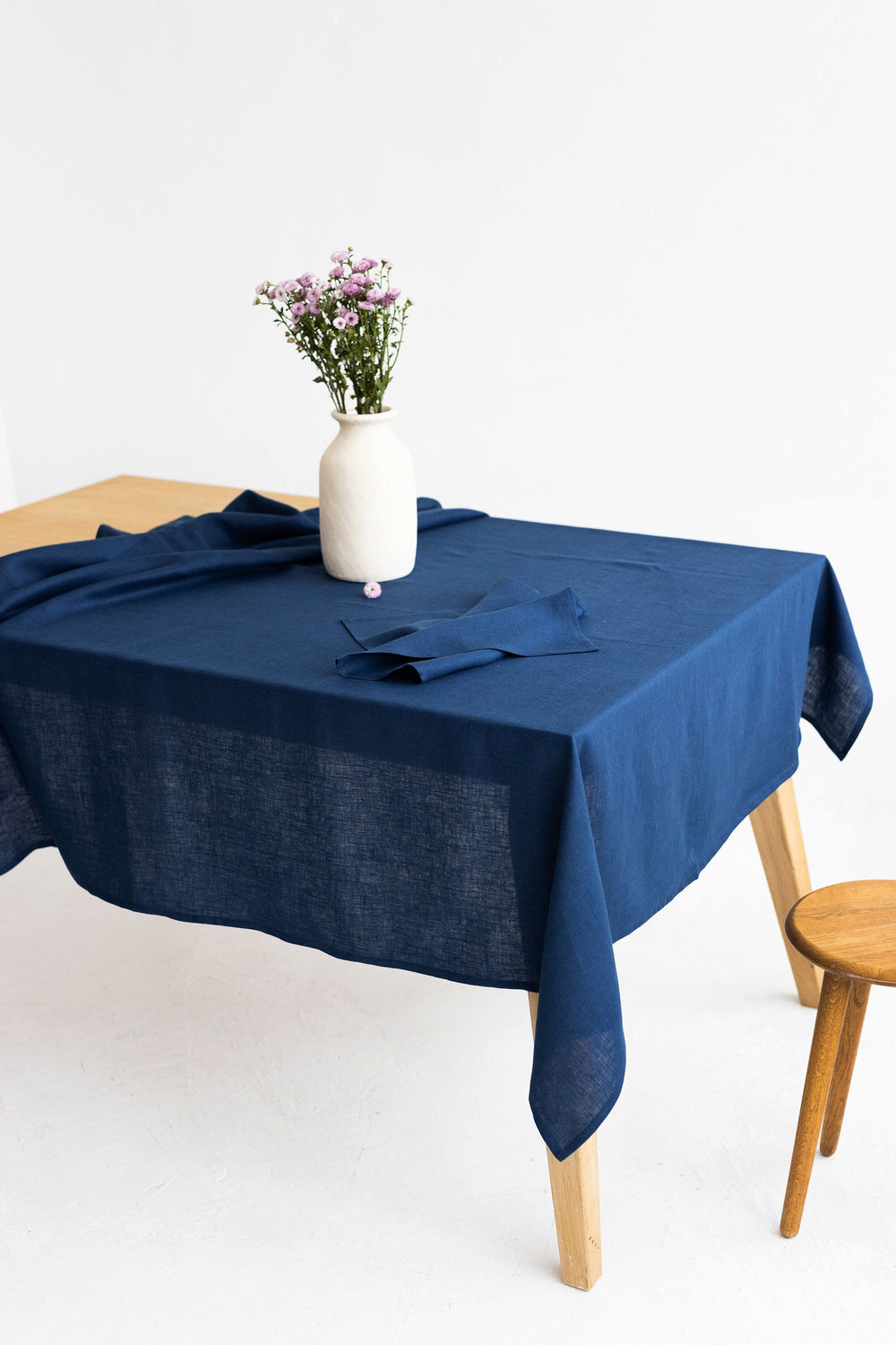 Table Decorated With Midnight Blue Color Linen Tablecloth 1